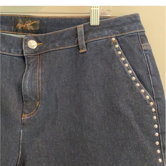 NWT ASHLEY GRAHAM X MARINA RINALDI Studded Denim Jacket and Jeans Set
Size US 18 - Picture 9 of 15